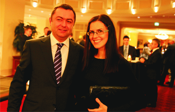 Dan Paul, preşedintele Asociaţiei Brokerilor, şi Adina Ardeleanu - de data aceasta, prieteni; data viitoare, nu se ştie... Dan Paul, preşedintele Asociaţiei Brokerilor, şi Adina Ardeleanu - de data aceasta, prieteni; data viitoare, nu se ştie...